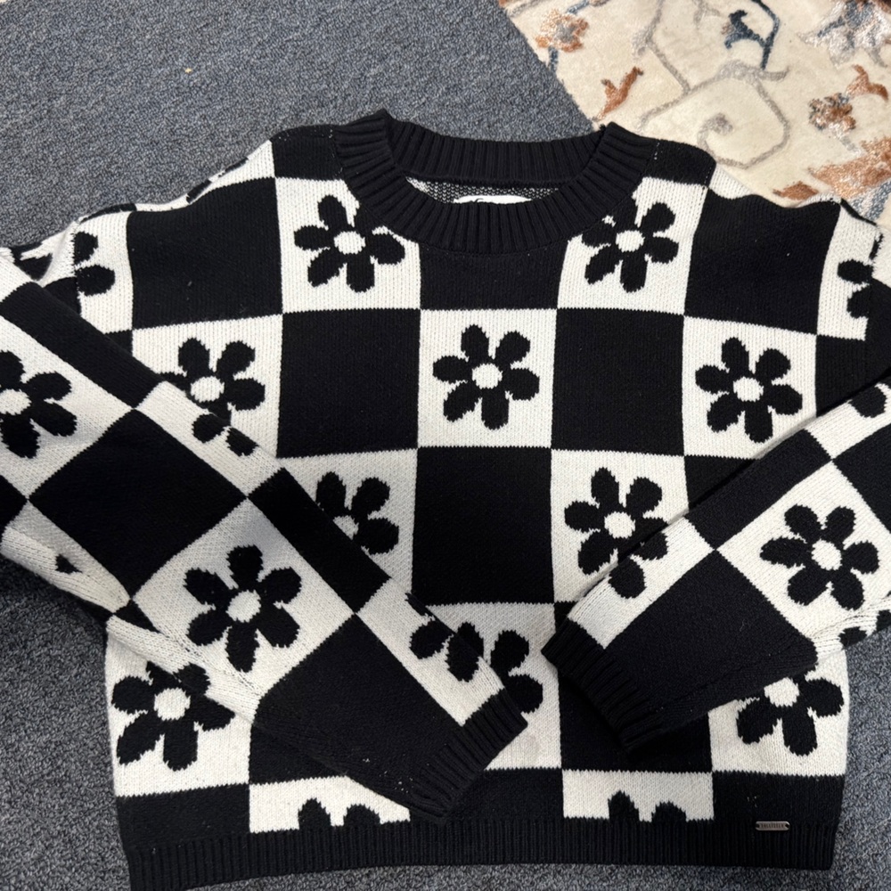Hollister Black and White Knit Sweater